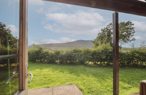 Kirkbean Cottage | LAPWING LODGE, pet friendly, with open fire in Southerness