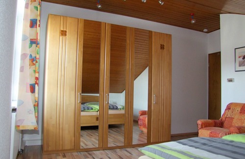 Neustadt-Geinsheim Apartment | Large, sunny, quietly located apartment with a view of the Palatinate Forest