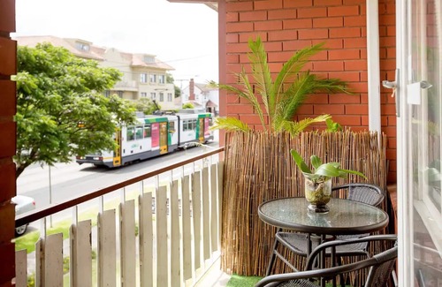 Glen Huntly House | Large 2 bedroom apartment - near Monash University Caulfield