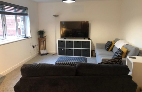 Quedgeley Apartment | Large 2 bedroom apartment, 4 beds one 1 en-suite, Free parking Nr Chelt Elmore and Quays