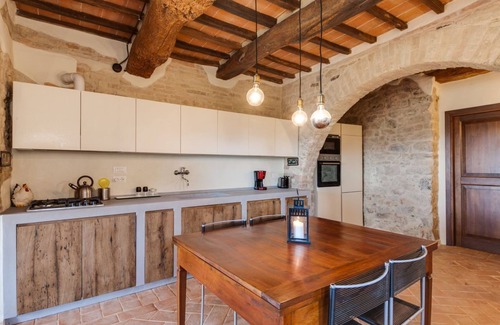 Marsciano Apartment | Large 2-room apartment with shared pool, Wi-Fi and air conditioning