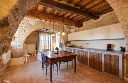 Marsciano Apartment | Large 2-room apartment with shared pool, Wi-Fi and air conditioning