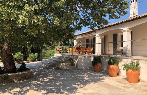 Sainte-Anastasie-sur-Issole House | Large 300 m2 villa with swimming pool - natural area - quiet, not overlooked