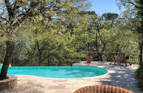 Sainte-Anastasie-sur-Issole House | Large 300 m2 villa with swimming pool - natural area - quiet, not overlooked
