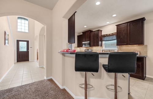 Baytown House | Large 4 bedroom 2.5 bathroom King Suite, 3 queens, 2 sofa beds, 2 air mattress