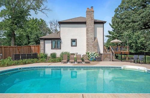 North Oaks House | Large 6-Bedroom w Pool - Private Chef