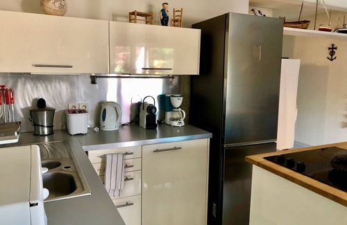 Aigues-Mortes Apartment | Large and beautiful apartment with Spa, 6 people, garden, all comfort