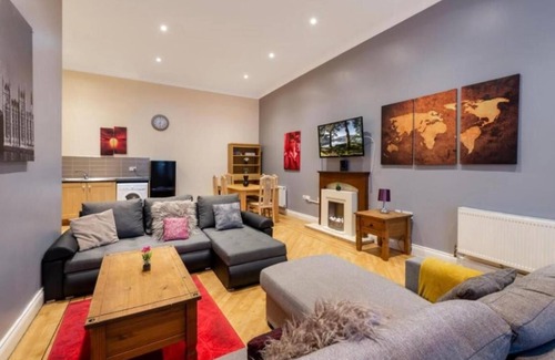 Newcastle-upon-Tyne House | Large Apartment Central Self check in