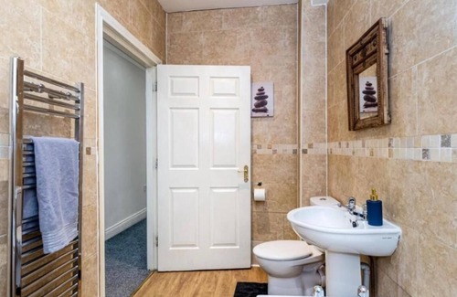 Newcastle-upon-Tyne House | Large Apartment Central Self check in