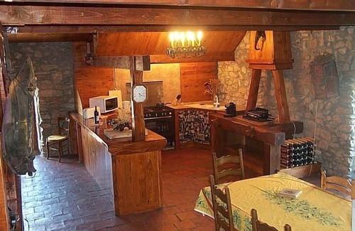 Saint-Chinian Apartment | Large apartment (110 m2) of character, roof terrace with stunning view