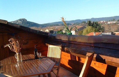 Saint-Chinian Apartment | Large apartment (110 m2) of character, roof terrace with stunning view