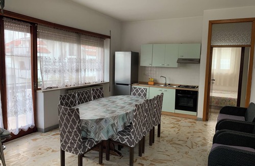 Gianola Apartment | Large apartment for 8 pers. in house Fiorita 1st floor, 10 min. walk to the sea