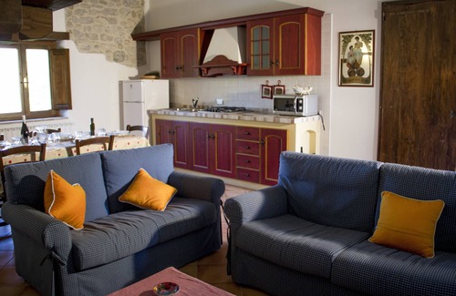 Piegaro Apartment | Large apartment in a cottage in the green countryside of Perugia