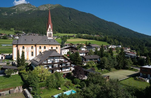 Telfes im Stubai Apartment | Large apartment with 2 bedrooms, SWIMMING POOL, balcony, garden