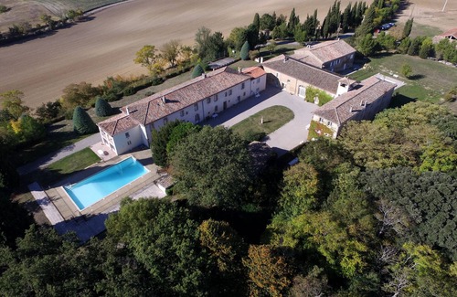Airoux Apartment | Large apartments, 4 bedrooms, 10 to 14 people, swimming pool, tennis, park .