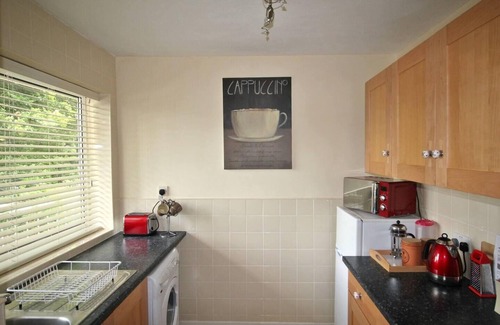 Doncaster Apartment | Large Balcony Apartment - Town & Races -2 Dbl Beds