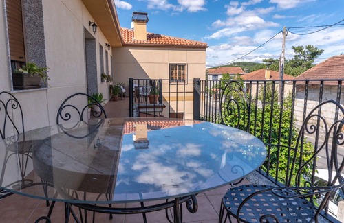 Cenlle Cottage | Large, bright house with two floors, garden and outdoor garage. Termas - wine