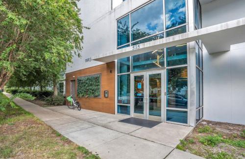 South Eola Apartment | Large Corner 3 Bdrm Oasis Lake Eola