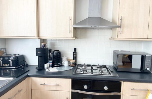 Swindon Apartment | Large, cosy basement flat in the heart of Old Town