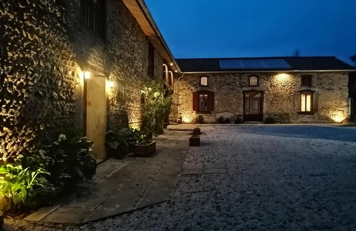 Peyraube Cottage | Large country cottage at the foot of the Pyrenees
