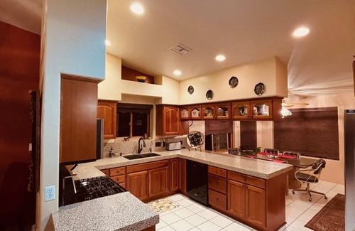 Tortolita House | LARGE CUSTOM HOME ON 3 ACRES MINUTES FROM GOLF, HIKING, & BIKING TRAILS