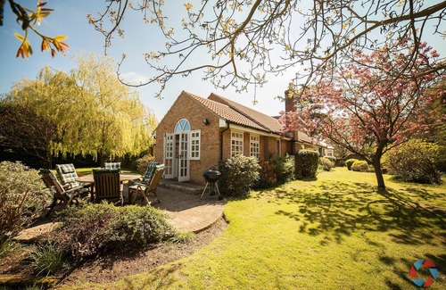 Needingworth House | Large Detached Bungalow and Garden Within Village with pubs and shop