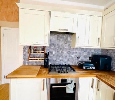 Southfield Apartment | Large Double Room with Private Bathroom West Zone 3 Free Parking