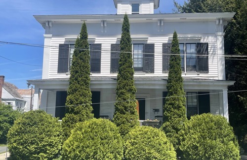 North Adams Apartment | Large duplex near MASSMoCA, MCLA (21)