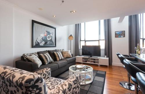 Te Aro Apartment | Large Executive Inner City Apartment