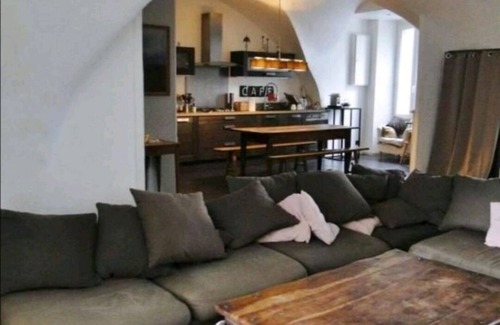 Villeneuve-de-Berg House | Large family home (260m2) with swimming pool