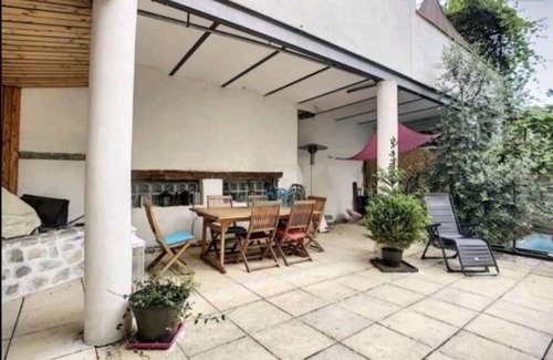 Villeneuve-de-Berg House | Large family home (260m2) with swimming pool