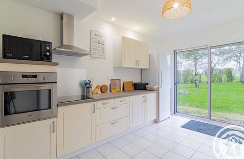Les Cerqueux Cottage | Large family cottage near Puy du Fou, wifi, pets allowed, garden