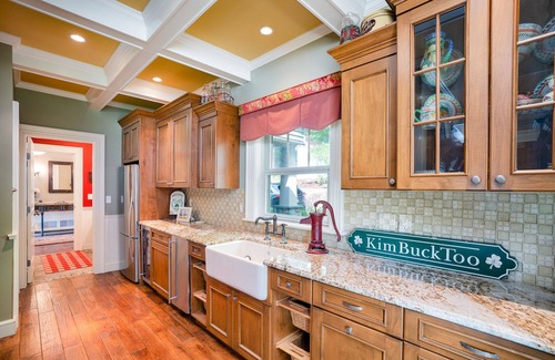 Lakeside House | Large Family Getaway, Lake House, Fall Foliage, and Winter Adventures.