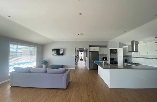 Kelso House | Large Family Home With Whole Town Views