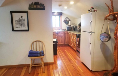 Darby House | Large, Fully Equipped, Private & Cozy Montana Vibe W/Fireplace, Hot Tub & Hiking