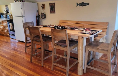 Darby House | Large, Fully Equipped, Private & Cozy Montana Vibe W/Fireplace, Hot Tub & Hiking