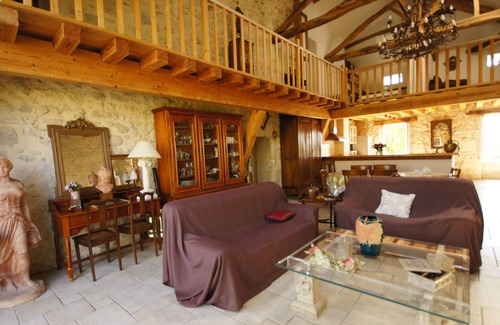 Castelnau-sur-l'Auvignon Cottage | LARGE GROUP COTTAGE 21 PEOPLE