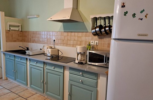 Saint-Pierre-de-Buzet Cottage | Large gîte with private garden overlooking the forest.