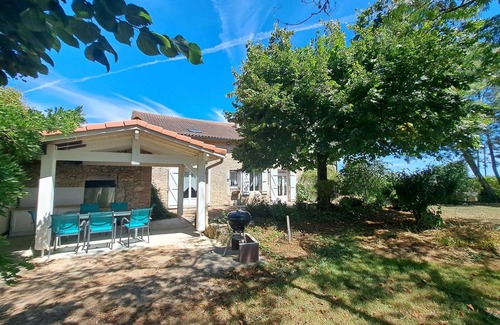 Saint-Pierre-de-Buzet Cottage | Large gîte with private garden overlooking the forest.