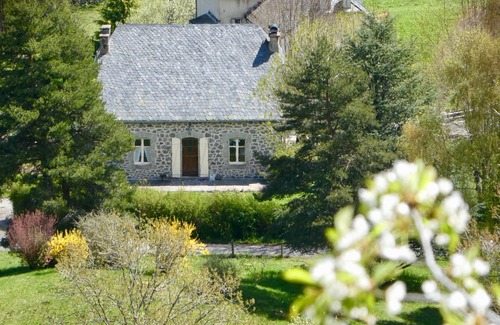 Le Claux House | Large gite (70m2) very clear, enclosed grounds (20a), for 2 people