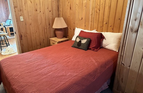 Webster Resort | Large group lakeside getaway on Big Yellow Lake! Pet friendly!