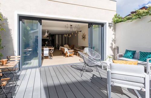 Grand Parc-Paul Doumer House | Large guest house with parking, terrace and jacuzzi in the center