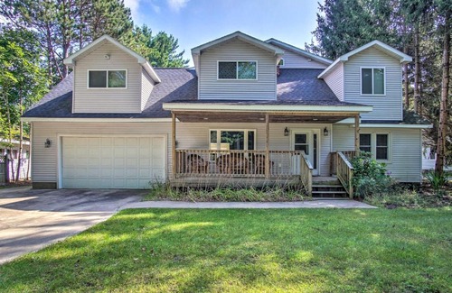 Whitehall House | Large Home with Hot Tub Less Than 1 Mi to Lake Michigan!