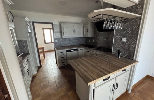 Cholet House | Large house, 25 min from Puy du fou, 2min from Cholet station, 6 bedrooms (12p)