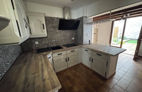 Cholet House | Large house, 25 min from Puy du fou, 2min from Cholet station, 6 bedrooms (12p)