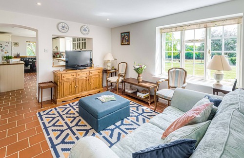 Woolbeding House | Large House With Tennis Court and Games Room!