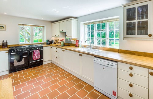 Woolbeding House | Large House With Tennis Court and Games Room!