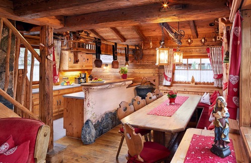 Hundsdorfl Ski Chalet | Large hut/chalet for families & groups in Almdorf Flachau