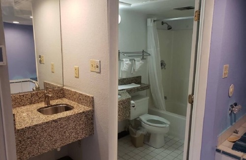 Henderson Hotel | Large Jetted Tub Suite at Envi Boutique Hotel
