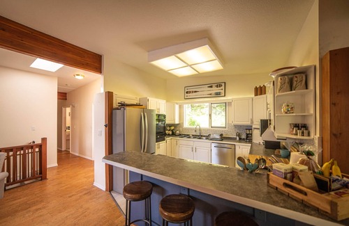 Ainsworth Hot Springs House | Large lake front Ainsworth house